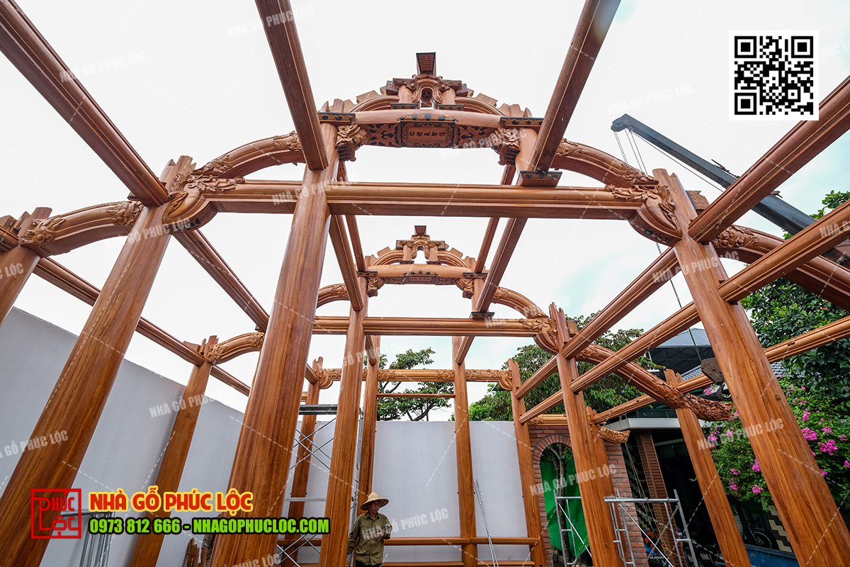 Nên xem ngày khi thi công nhà gỗ để được suôn sẻ